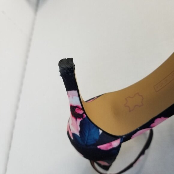Vincent Camuto Feminine All Over Floral Print Jesta Heel Peep Toe Sandals Sz 7 - Picture 8 of 15